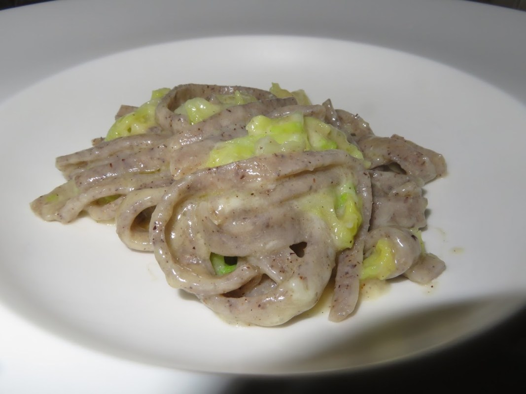 Un ristorante e un’azienda vinicola a conduzione familiare nascosti nella foresta della Valchiavenna