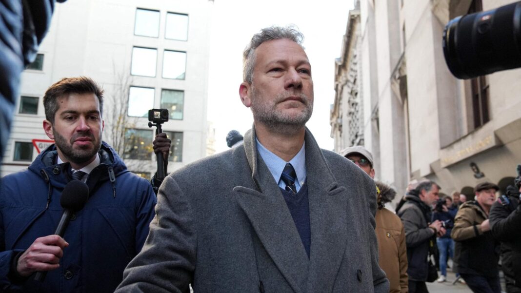 Regno Unito, l’ex alleato di Farage condannato a 10 anni di carcere: era al soldo di Mosca