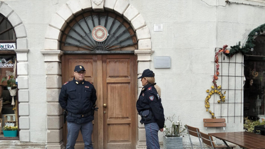 Mamma uccide il figlio di 9 anni tagliandogli la gola – Notizie