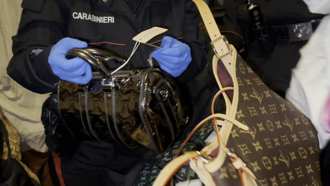 Furti da Valentino e Vuitton, recupera scarpe e borse – Cronaca