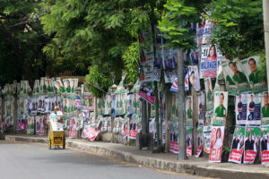 Un forte sistema partitico può scoraggiare la corruzione, afferma l’analista politico