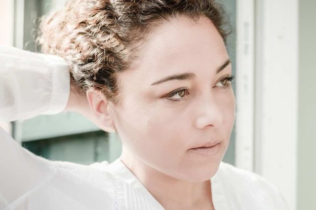 Guendalina Ward, l’intervista a Cineblog: “Io figlia di due giganti del doppiaggio, all’inizio mi hanno accolta benissimo. Oggi punto sul teatro, l’unica arte che non morirà mai”