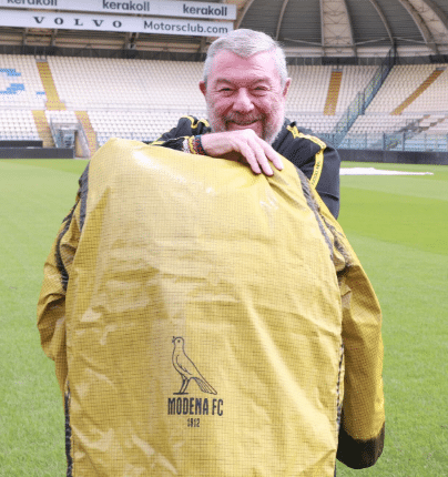 Carlo Rivetti, modenese, sfoggia una giacca Stone Island realizzata su misura