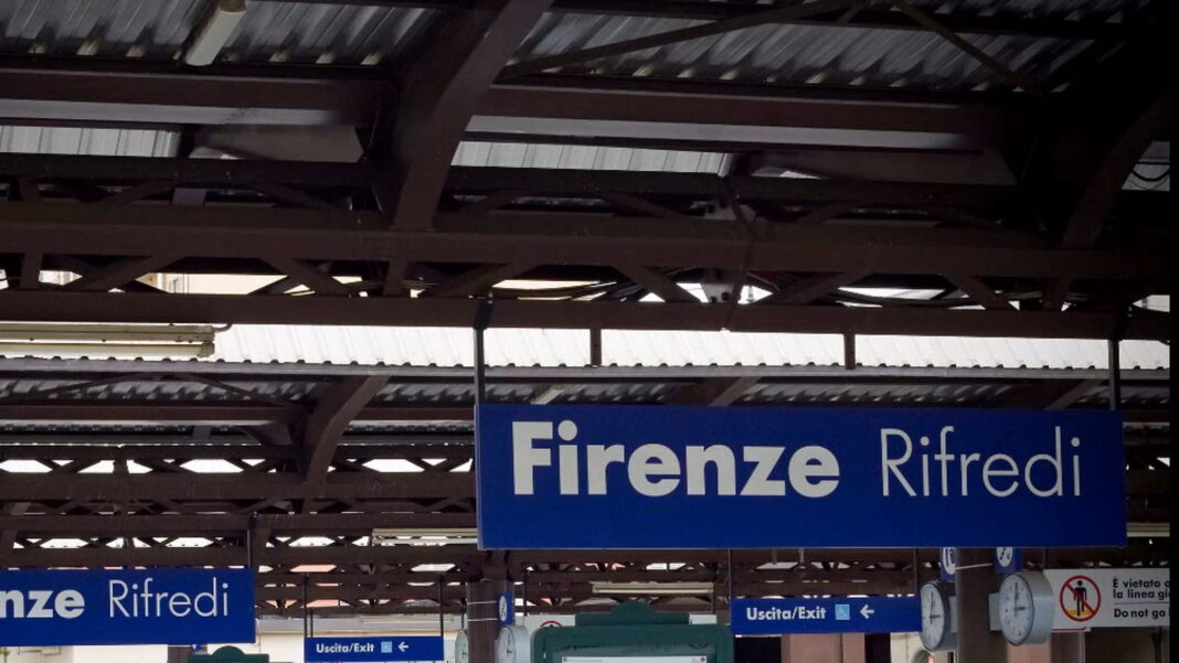 Firenze, suicidio sui binari e l’Alta velocità va in tilt. Ritardi fino a notte fonda