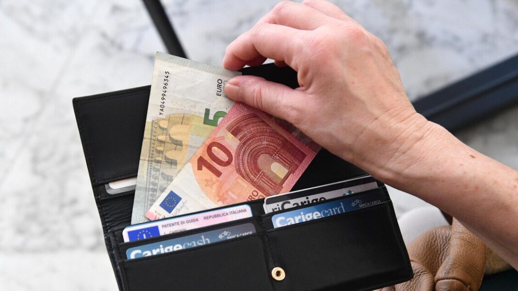 Tredicesime 2025 a 52,5 miliardi ma solo 1 su 2 ci comprerà regali – Notizie