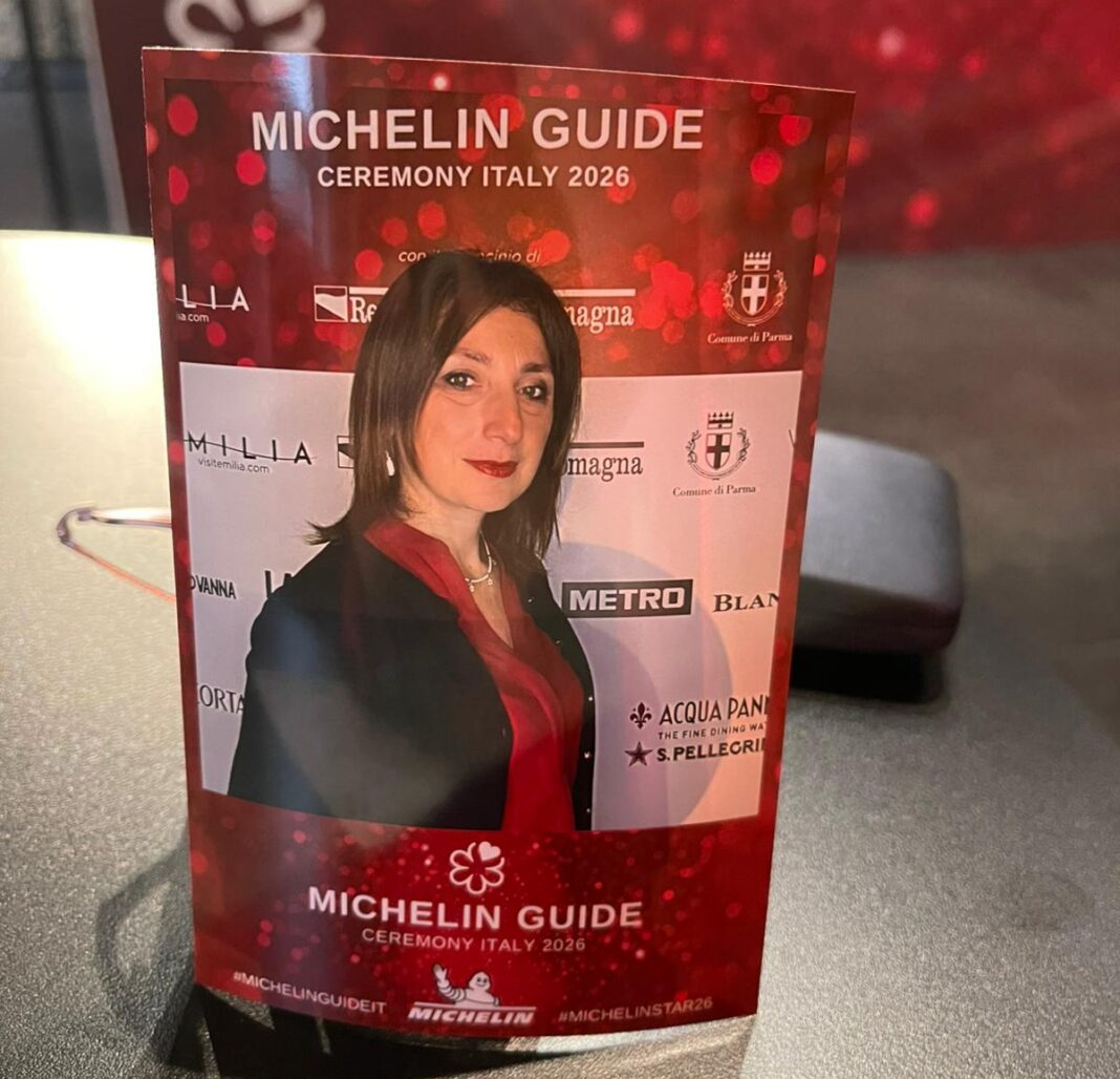 Chef stellati e ristoranti top la vogliono: boom per l’artista che trasforma le cene in emozioni. Rossella De Cicco conquista Michelin