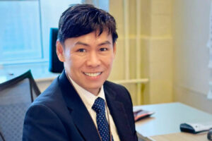 Insegnante filippino ottiene il riconoscimento reale dal re Carlo III