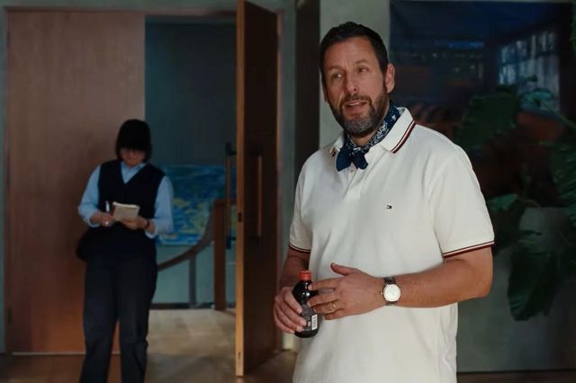 Se ti sei perso al cinema Jay Kelly puoi vederlo su Netflix: Clooney è in stato di grazia