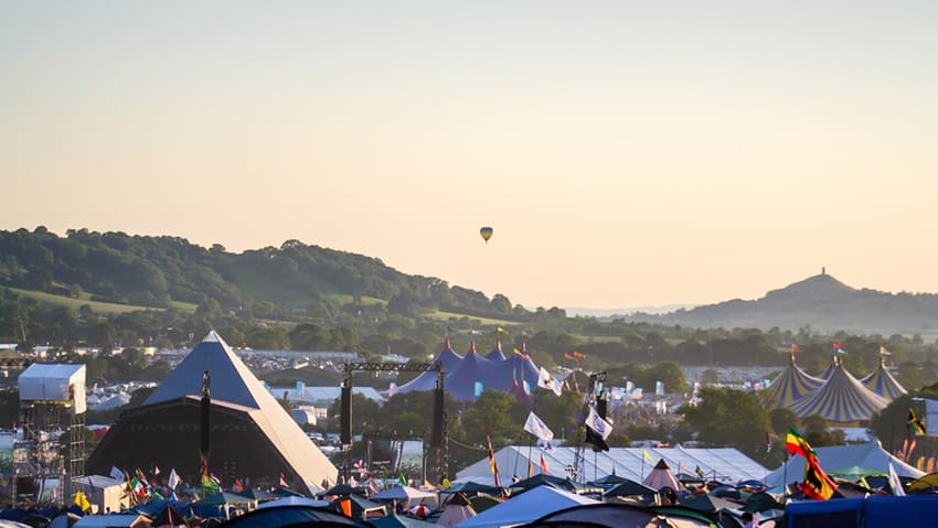 I profitti del Festival di Glastonbury salgono a 7,7 milioni di sterline dopo le esibizioni di Dua Lipa e Shania Twain