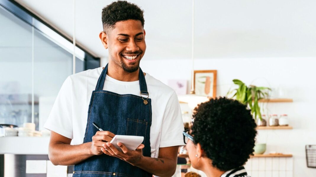 Come il piccolo caffè Tigoni supera in astuzia i giganti