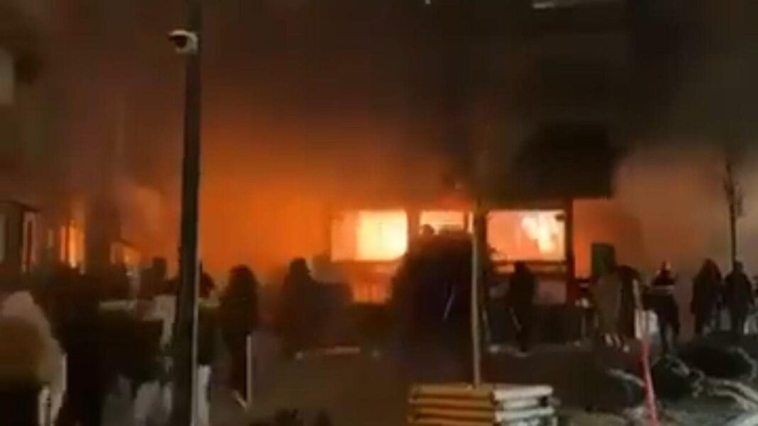 Svizzera, esplosione in un bar di una stazione sciistica di lusso: ci sono morti e feriti