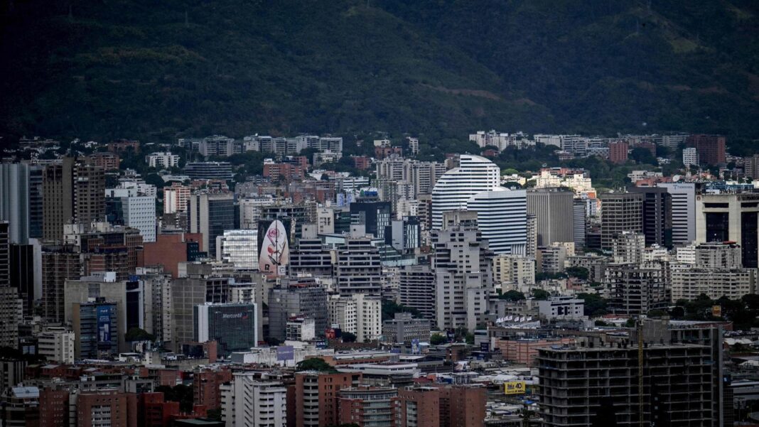 Venezuela, forti esplosioni nella notte a Caracas: “Avvertito anche il passaggio di aerei”