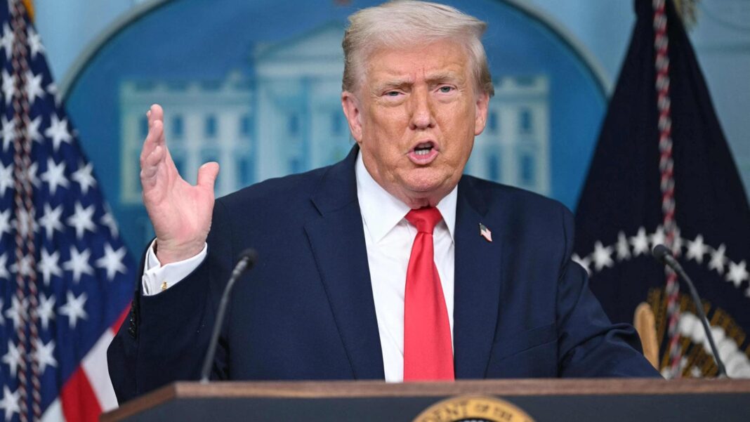 Trump rifiuta l’invito a Parigi di Macron: “Fin dove mi spingerò sulla Groenlandia? Lo scoprirete”