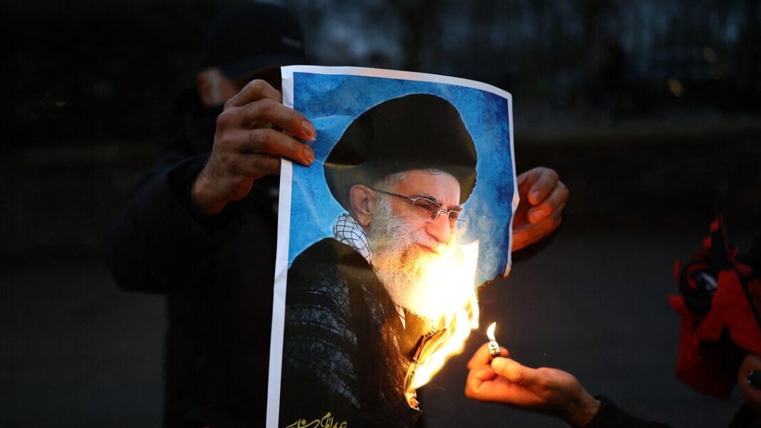 Mossa di Trump contro gli ayatollah: ‘Dazi al 25% a chi commercia con l’Iran’ – Notizie