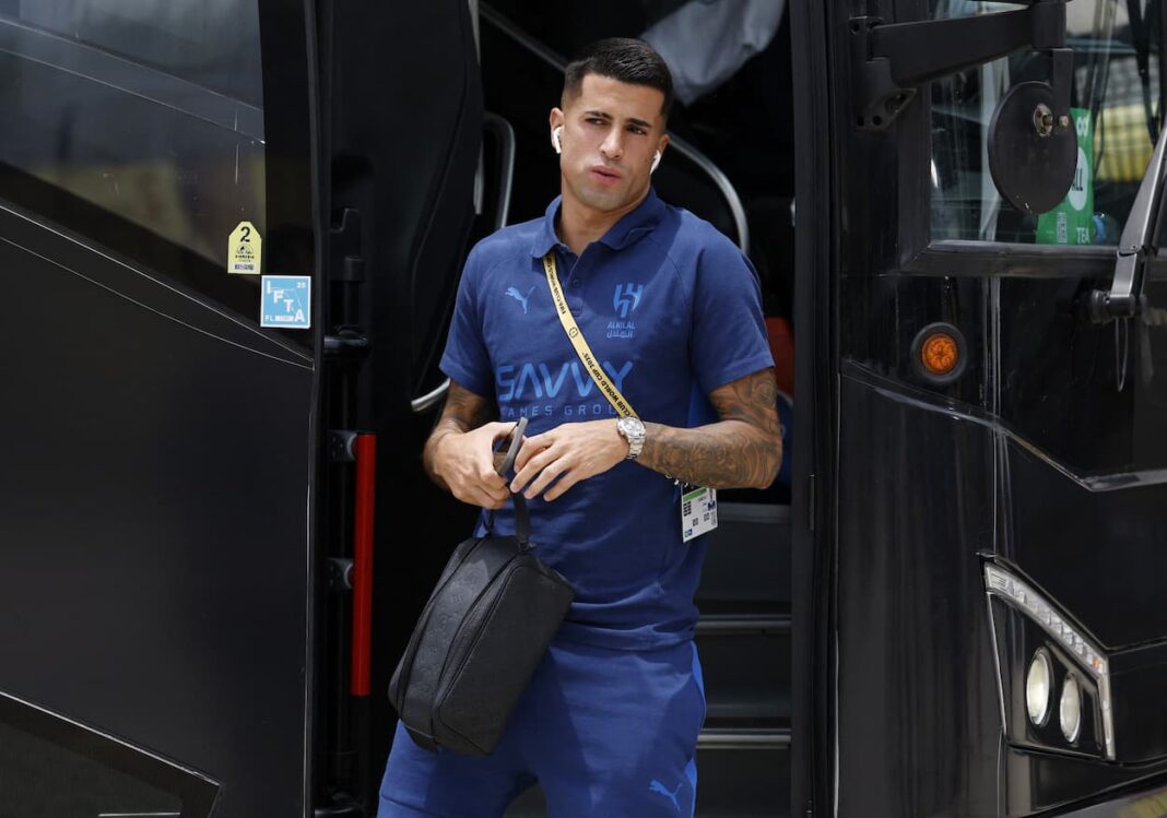 Le richieste di stipendio di Joao Cancelo riguardano Inter e Juventus