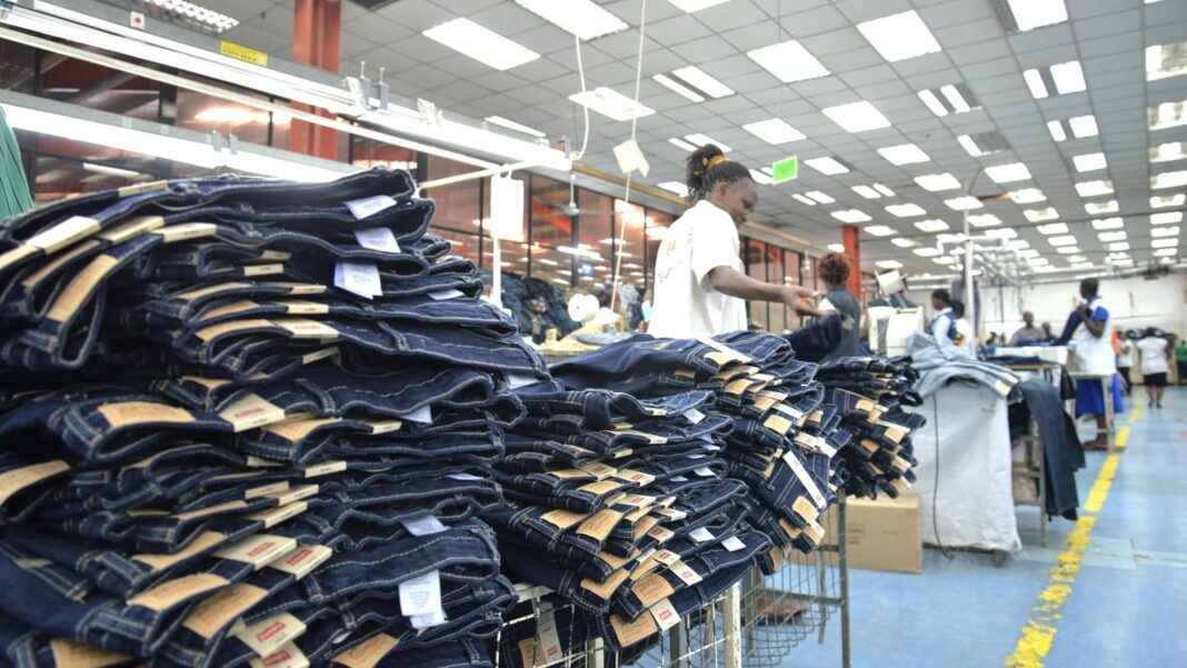 Perché il Kenya sta emergendo in una catena di fornitura globale dell’abbigliamento ridisegnata