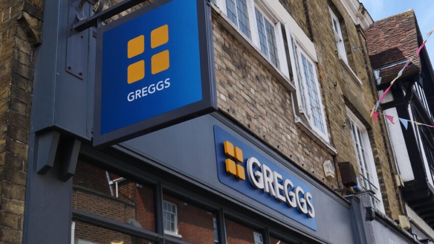I colpi di perdita di peso hanno colpito le vendite di Greggs poiché i clienti optano per porzioni più piccole