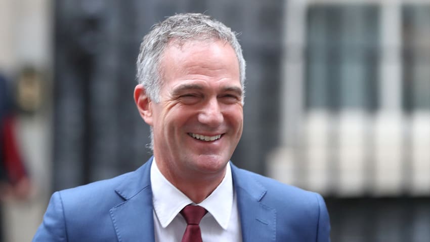 Il governo interviene con un investimento di 25 milioni di sterline per mantenere le aziende di intelligenza artificiale quotate a Londra