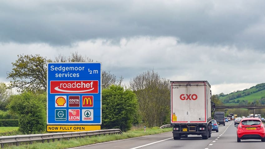 L’intelligenza artificiale metterà il turbo alle strade e alle ferrovie del Regno Unito, afferma il presidente del Transport Select Committee