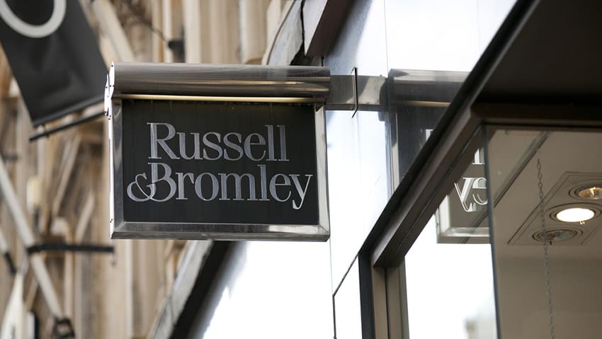 Next acquisisce Russell & Bromley fuori amministrazione mentre 33 negozi affrontano l’incertezza