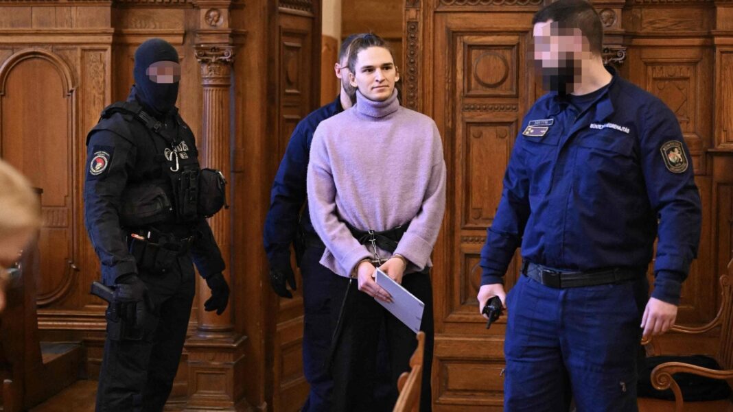 Il padre di Maja T., la Salis tedesca: “Da Budapest contro mia figlia accuse infondate. Liberatela”