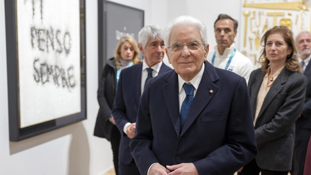 Olimpiadi, sorpresa di Mattarella: arrivo in tram con Valentino Rossi autista