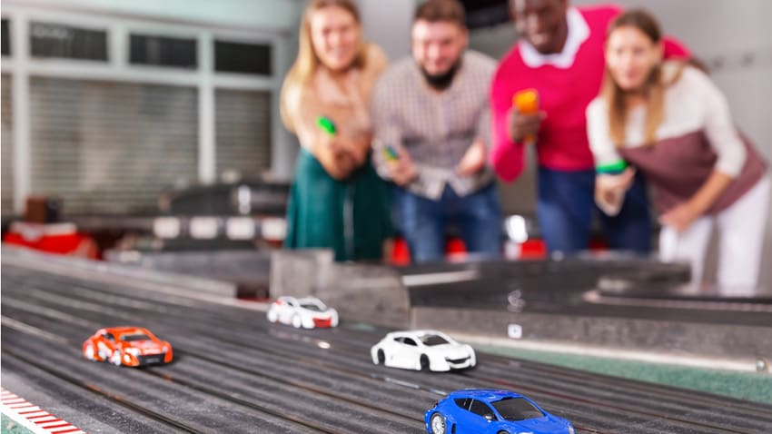 Hornby vende Scalextric a Purbeck Capital Partners con un accordo da 20 milioni di sterline