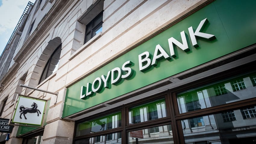 I Lloyds restituiranno 3,1 miliardi di sterline agli investitori mentre i profitti superano le previsioni