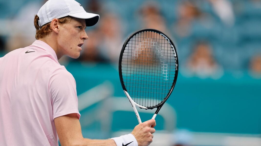 Sinner splende a Miami: batte Lehecka 6-4 6-4 dopo la pioggia. “Torno a casa felice”