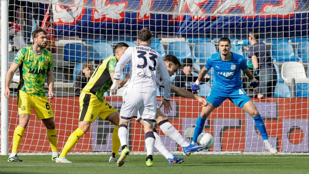 Sassuolo-Bologna, i rossoblù espugnano il Mapei Stadium: Dallinga segna, Skorupski soffre ma resiste