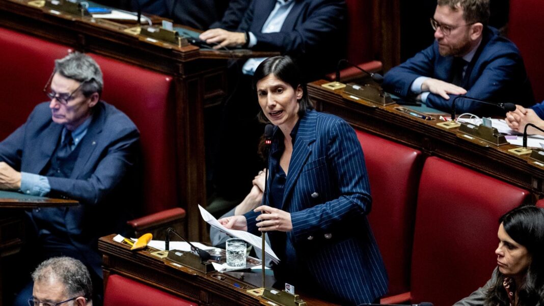 Schlein: “Ora posi la clava e non ci trascini nel fango”. Conte: “No a inutili sfilate”