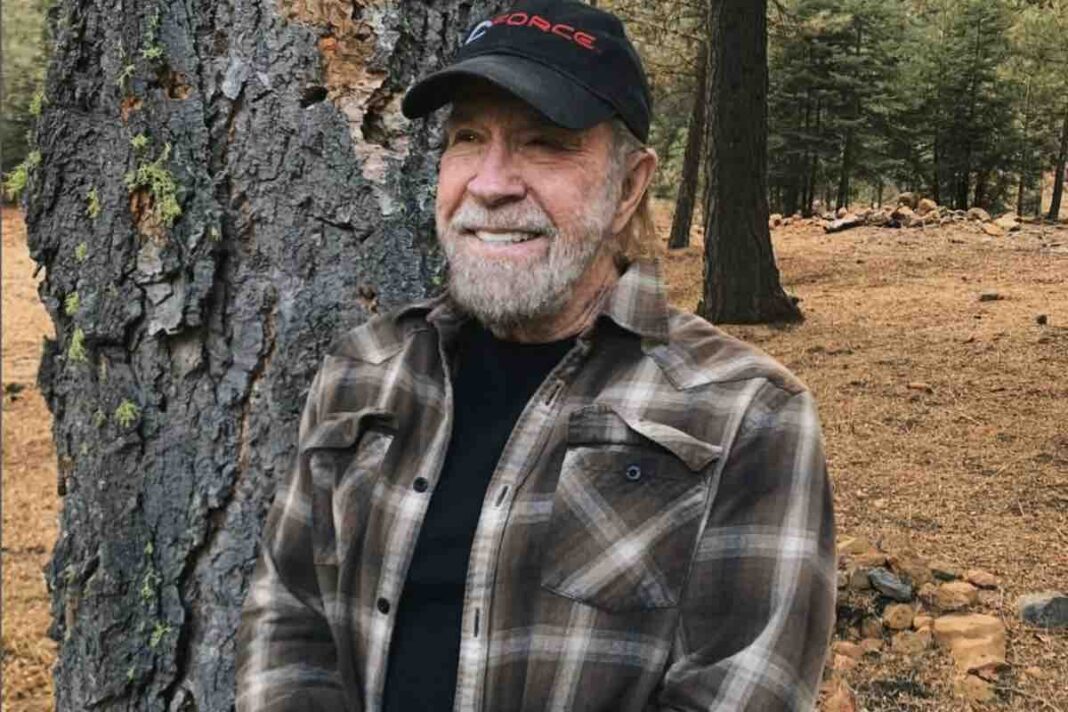 Chuck Norris, l’incontro con Steve McQueen e il cinema come “antidoto” al bullismo