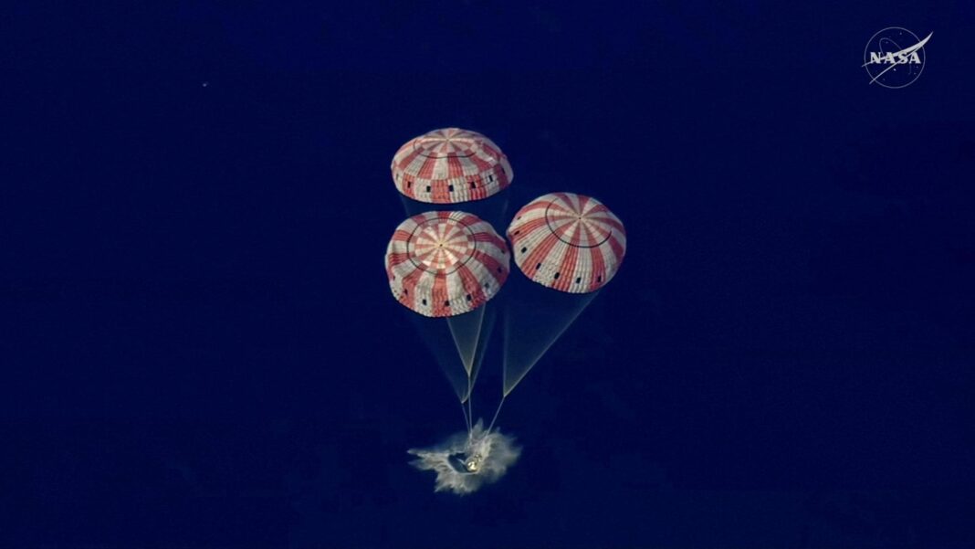 Artemide, il ritorno dalla Luna. Gli astronauti di nuovo a Terra. Superato il rientro a 2.700 gradi