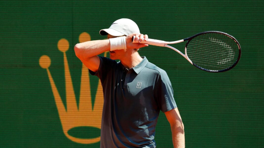 “Mi sento fiacco”: Sinner vittima di un lieve malessere, il medico gli dà una pastiglia