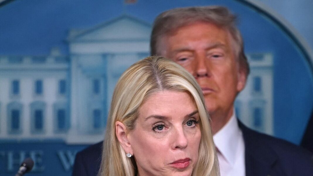 Trump silura la ministra della Giustizia, Pam Bondi: pesa il caso Epstein – Notizie