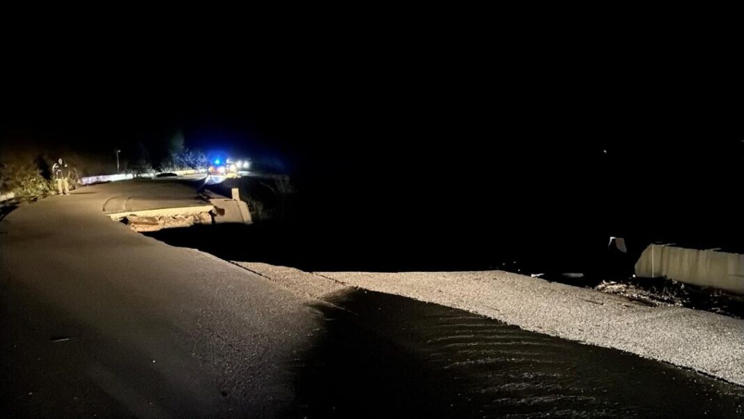 Il maltempo imperversa al Centro-Sud. Frana una strada provinciale su Monti Dauni. Ponte crollato sul Trigno, riprese le ricerche dell’auto caduta nel fiume – Notizie
