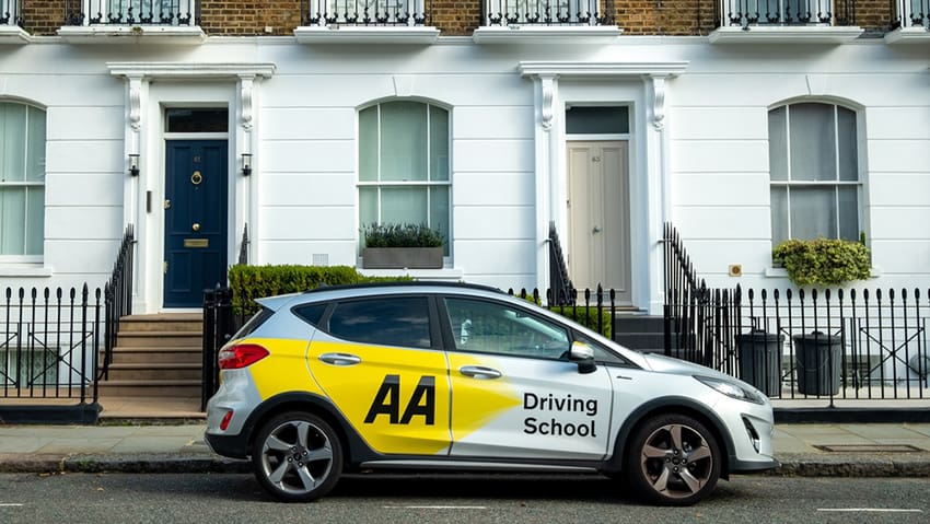 AA Driving School multata di 4,2 milioni di sterline per prezzi ridotti