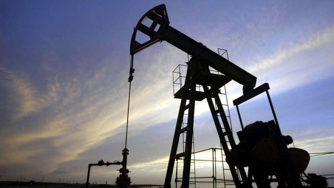 L’Ue valuta un congelamento temporaneo del tetto massimo al prezzo del petrolio russo