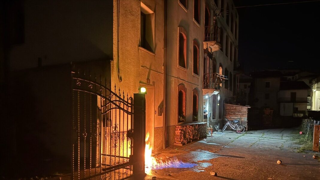 Bottiglie incendiarie contro abitazione di un cronista nel Vicentino, minacce a Meloni e don Patriciello – Notizie