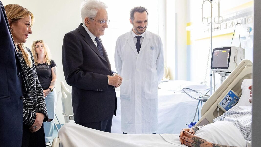 Modena, le news di oggi dopo l’attentato: Mattarella e Meloni dai feriti | Diretta