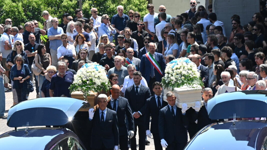 Maldive: gli studenti e il mare, l’addio di Genova a Monica Montefalcone e alla figlia Giorgia – Notizie