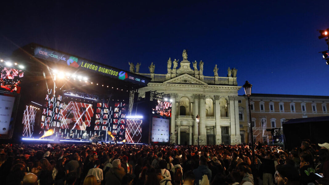 Al Concertone Delia canta Bella Ciao, ma “partigiano” diventa “essere umano”, rivolta social – Musica
