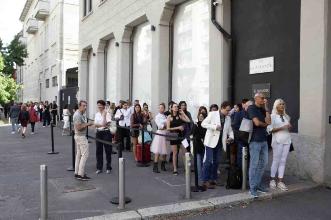 Il diavolo veste Prada 2, sai quanto ha guadagnato una comparsa al giorno? Il cachet è impensabile