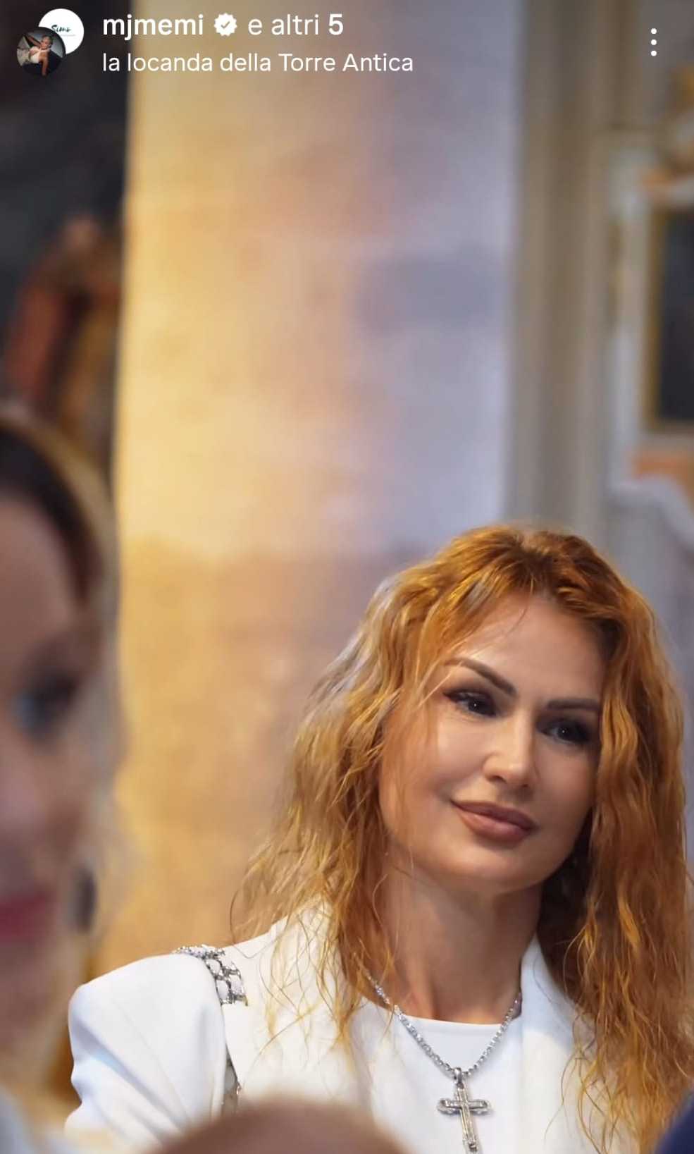 Eva Henger, l’abito scelto per il battesimo del nipote: in Chiesa così
