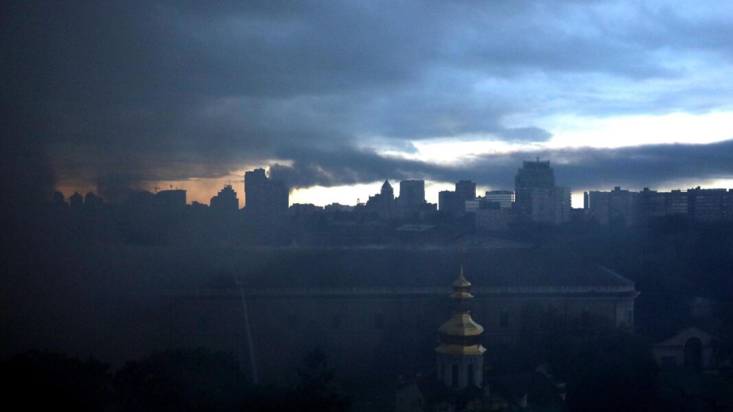 Guerra Ucraina – Russia, le notizie di oggi. Missili di Mosca su Kiev, allerta in tutto il Paese