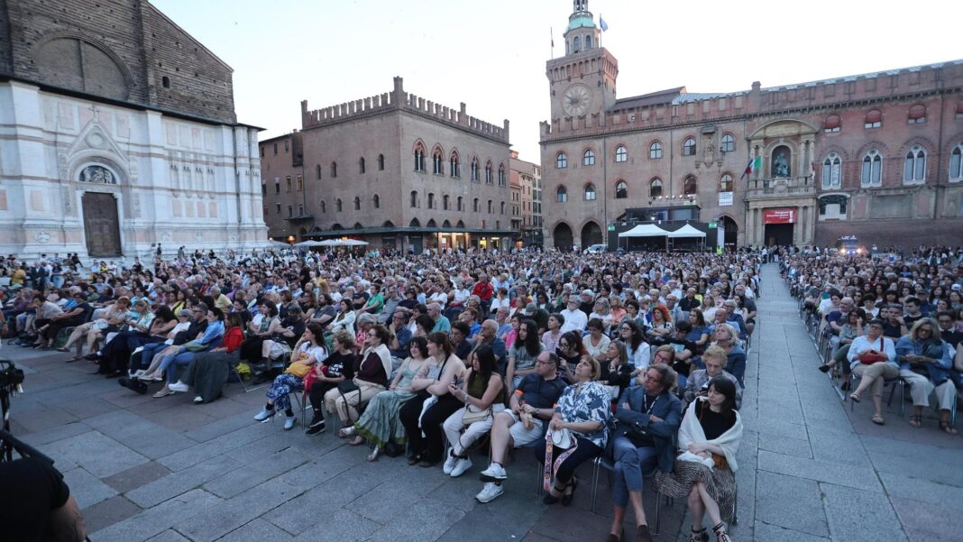 Repubblica delle idee 2026, la diretta: politica con Conte e Renzi, in piazza anche Saviano e Massini