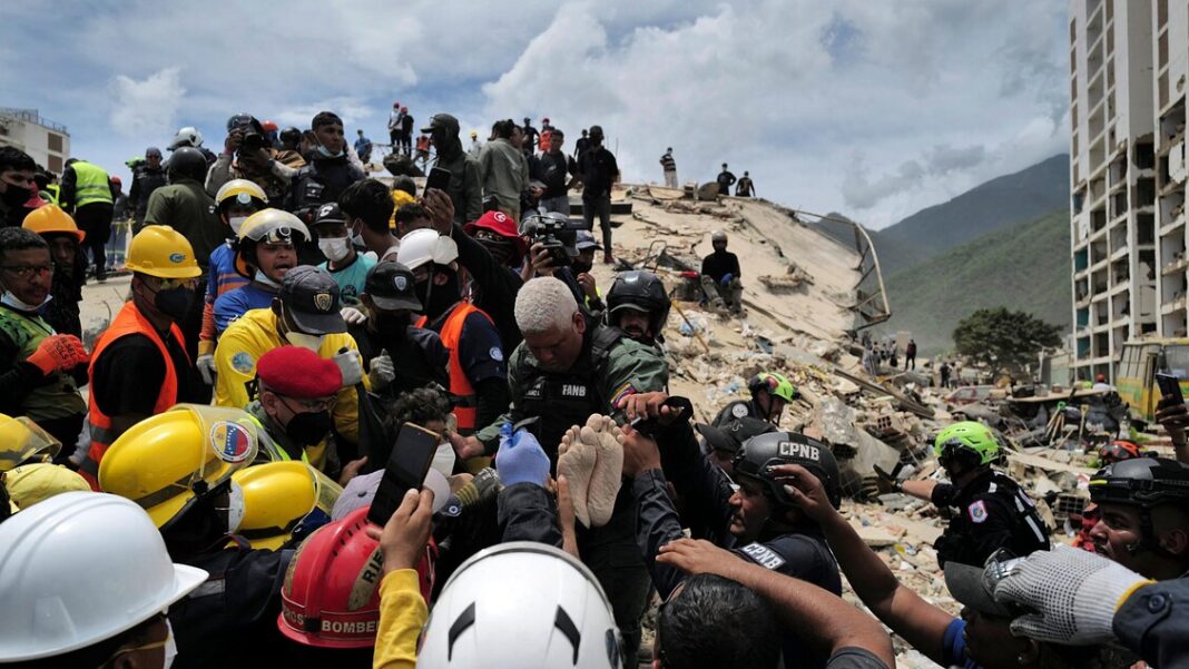Salvati un uomo e suo figlio. La Guaira una città fantasma, ea scavare anche tanti sciacalli – REPORTAGE – Notizie