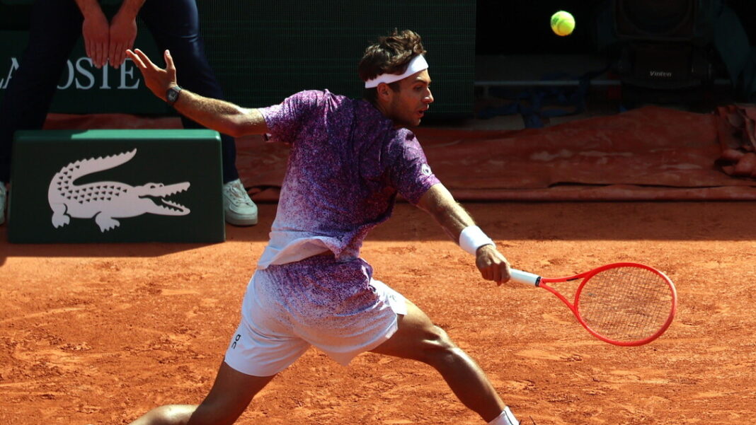 Roland Garros: in campo Cobolli-Zverev 2-2 (1-6, 6-4, 4-6, 7-6) si va al quinto set DIRETTA – Tennis