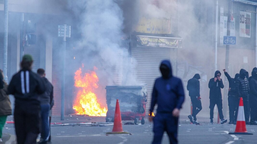 Martedì di fuoco. Chi soffia sul fuoco della rabbia a Belfast – Magazine
