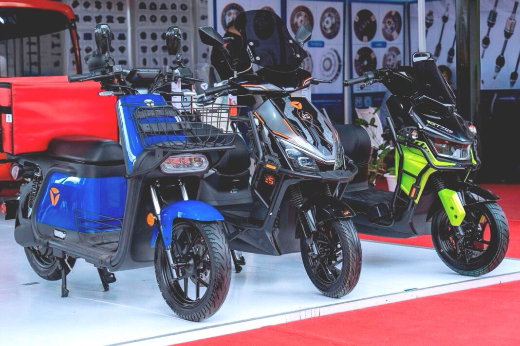 Il più grande produttore cinese di motociclette elettriche, Yadea, partecipa alla gara EV del Kenya